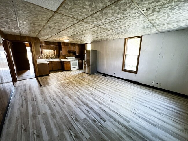 Building Photo - 123 W Waupansie St