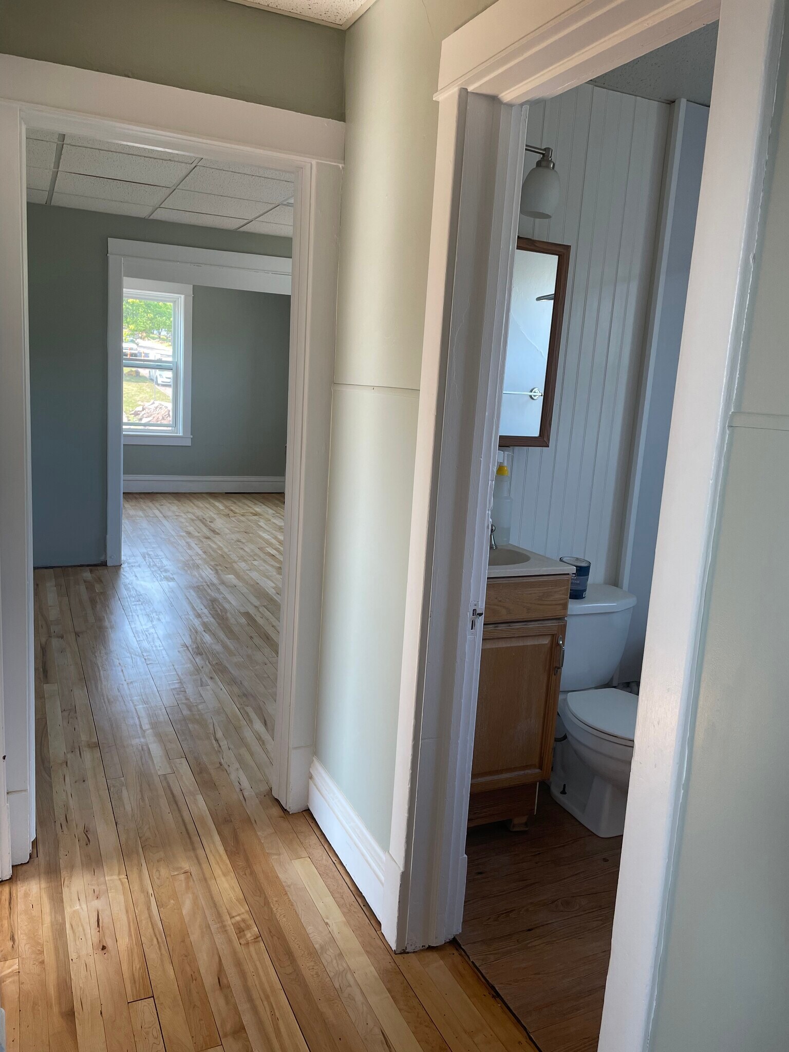 Building Photo - 432 E 7th St