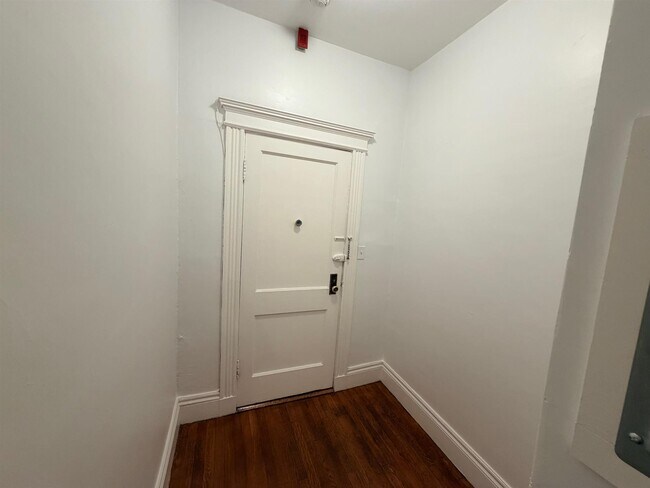 Building Photo - 70 Kirkland St