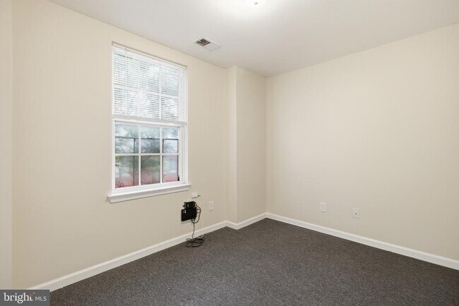 Building Photo - 2238 N Park Ave