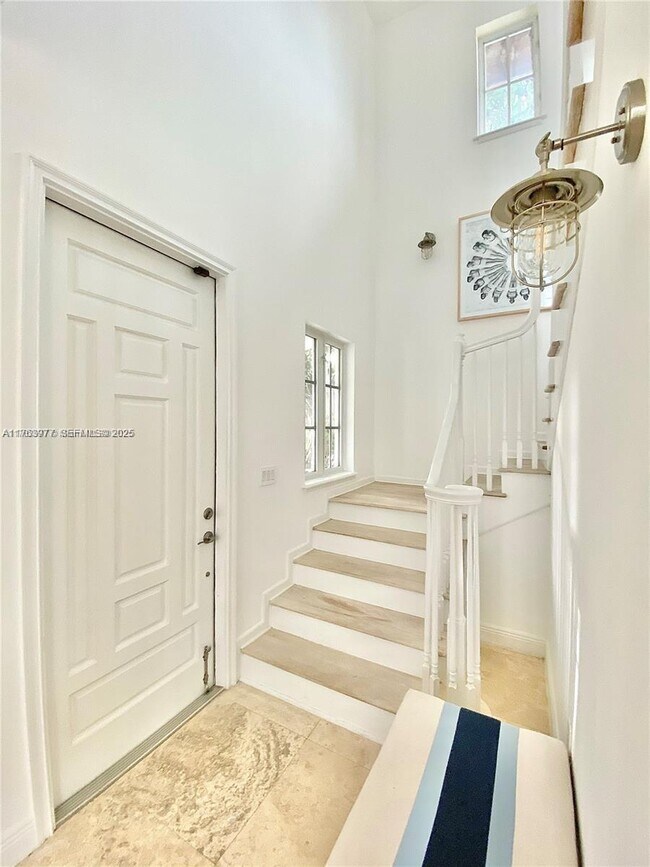 Building Photo - 350 Woodcrest Rd