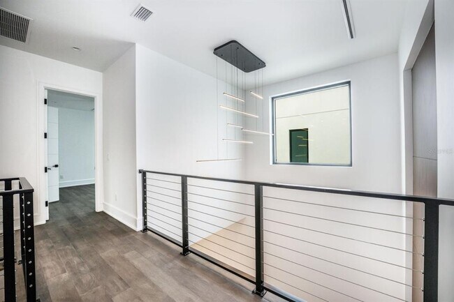 Building Photo - 3010 W Trilby Ave