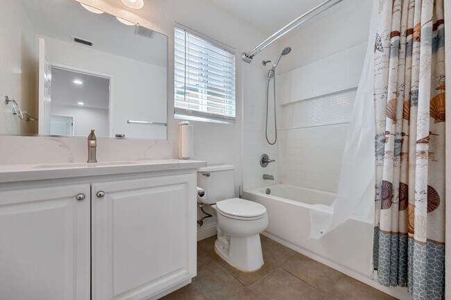 Building Photo - Spacious 4-Bedroom Home, Beautifully Maint...