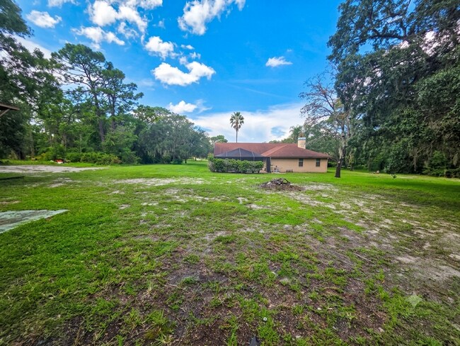 Building Photo - 10300 Woodland Waters Blvd