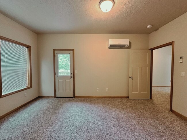 Building Photo - (MUS 1952) Beautiful 3 Bed/2 Bath Town Home