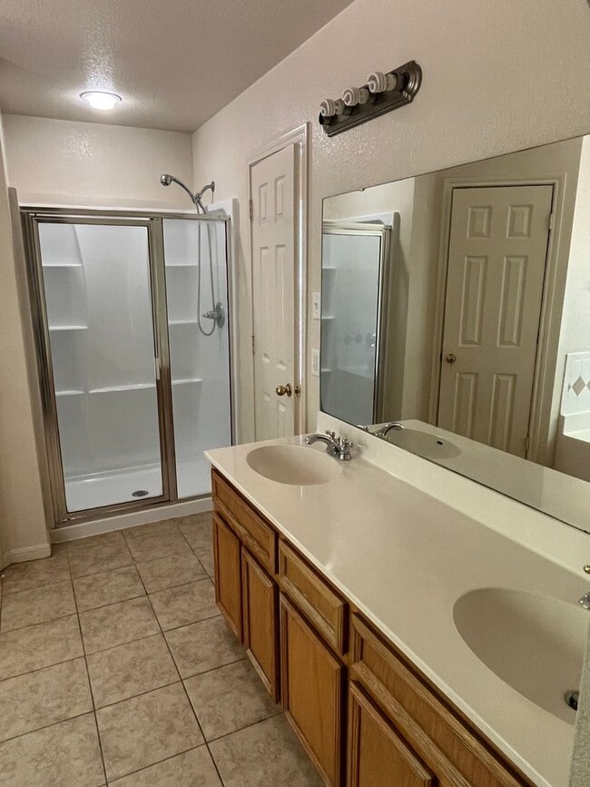Building Photo - Beautiful Home in Great Location