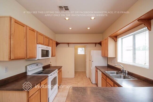 Building Photo - 2713 E La Costa Dr