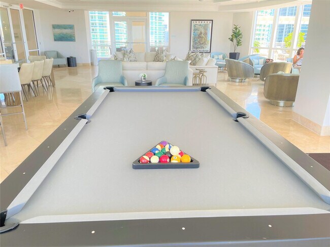 Building Photo - 511 SE 5 Ave