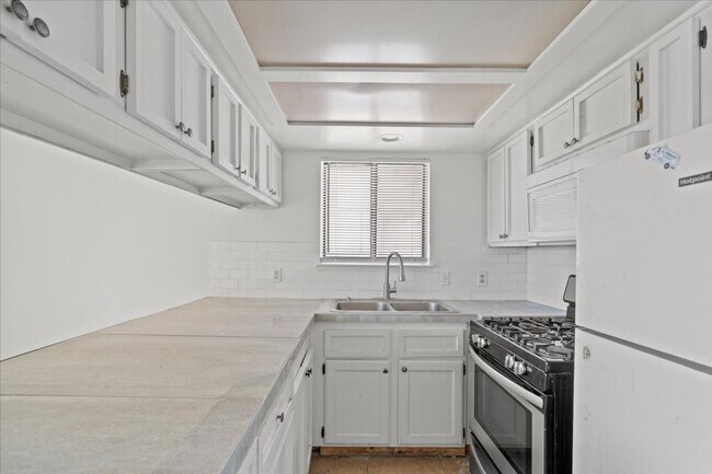 Building Photo - Winwood