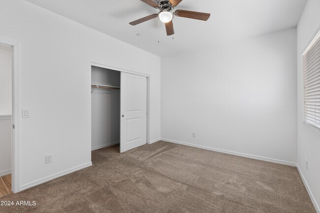 Building Photo - 2842 E Tracy Ln