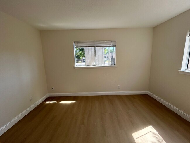 Building Photo - 683 - 695 Vermont Avenue, Turlock CA 95380