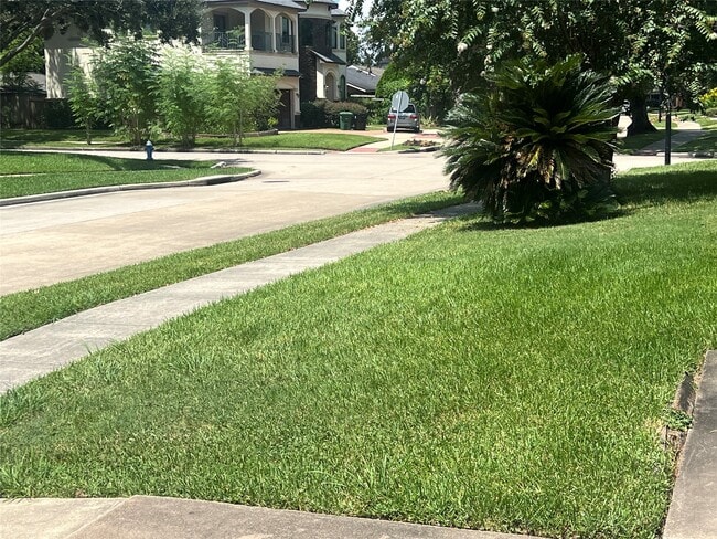 Building Photo - 3715 Latma Dr