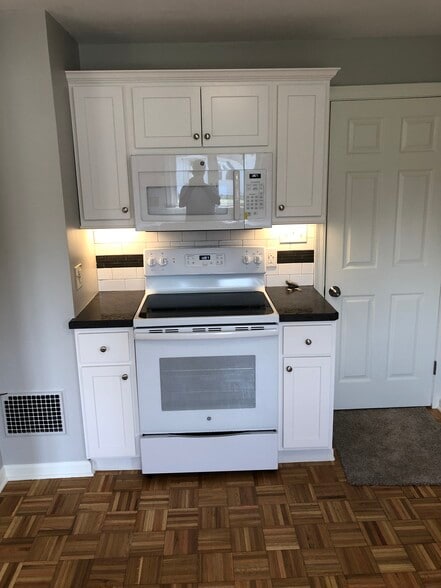 Primary Photo - 103 Cotton St