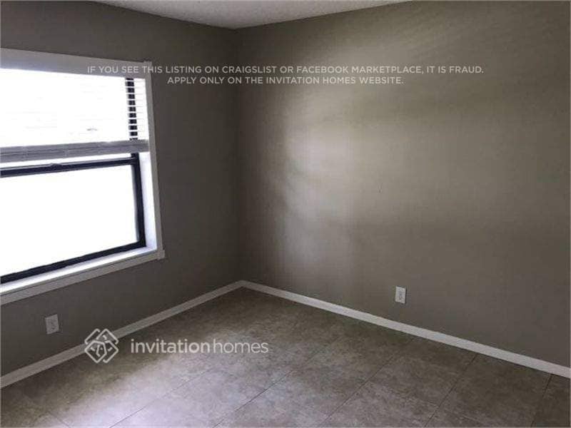Building Photo - 5994 Ithaca Cir W