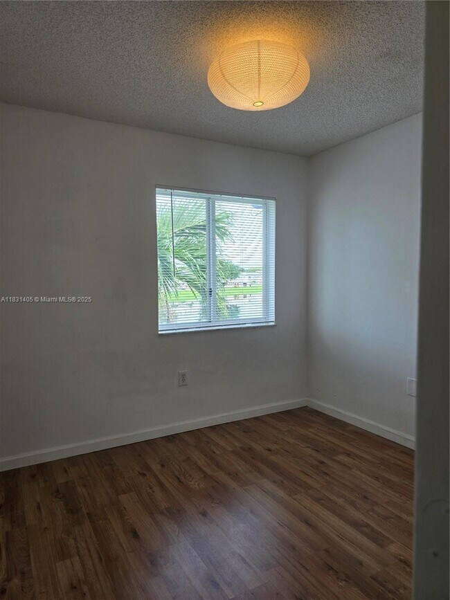 Building Photo - 14045 SW 121st Pl