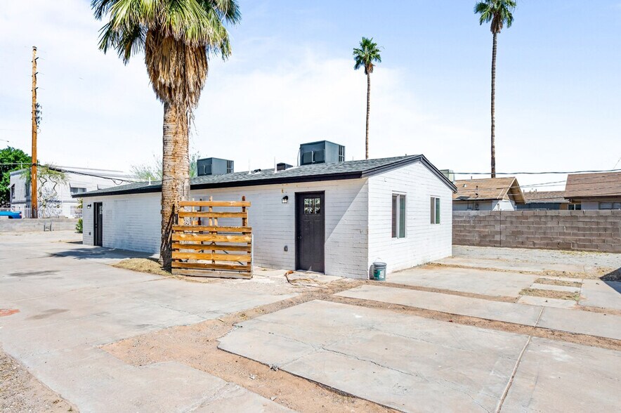 Building Photo - 2302 W Colter St