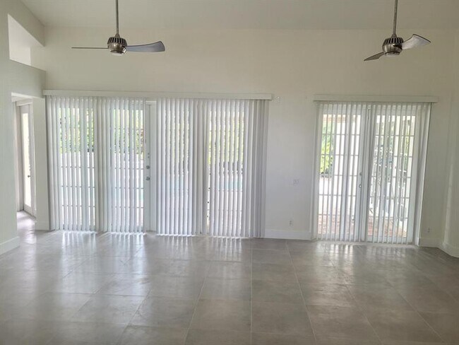 Building Photo - 1027 Lido Ct