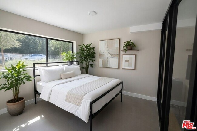 Building Photo - 10867 Fruitland Dr