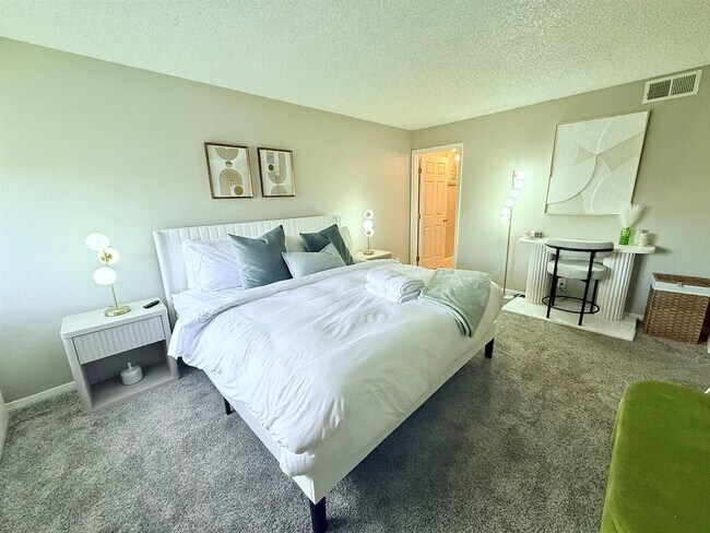 Building Photo - 6380 S Boston St