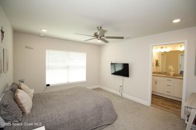 Building Photo - 338 Garvey Dr SW