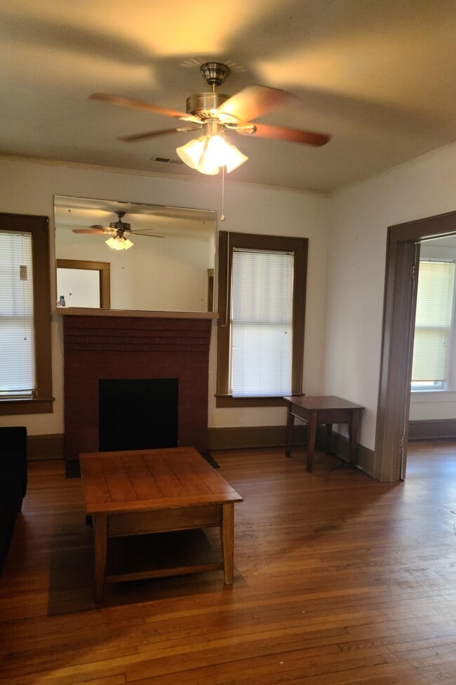 Building Photo - 605 C St