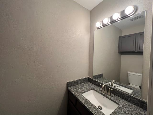 Building Photo - 7417 Kingswood Dr