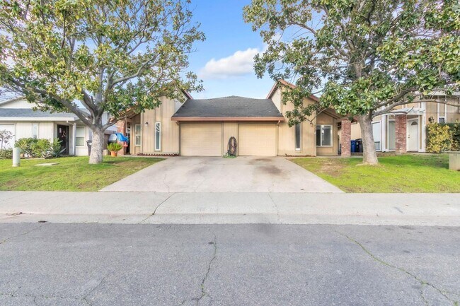 Building Photo - 4507-4507 Zachary Way