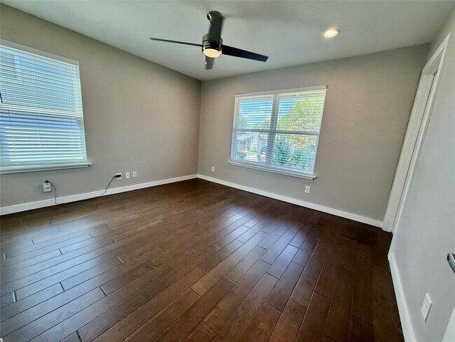 Building Photo - 5229 Basswood Ln