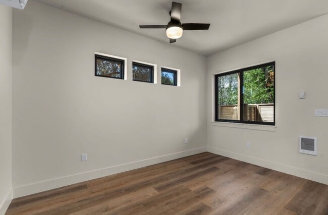 Building Photo - Pristine BRAND NEW Modern 2-bd/2-bath Condo in Redmond, OR!