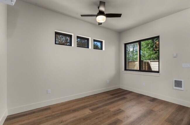 Building Photo - Spectacular BRAND NEW Custom 2-bd/2-bath with view of Redmond Canal!