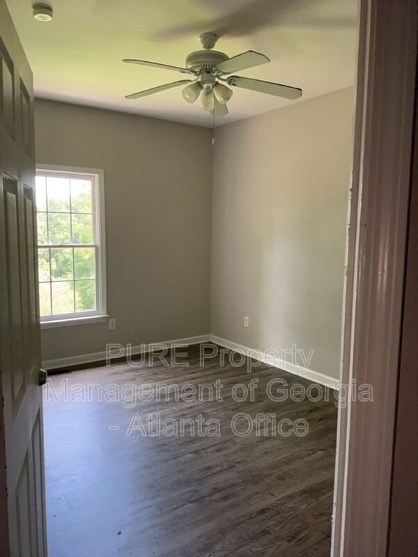 Building Photo - 27 N Hampton Dr