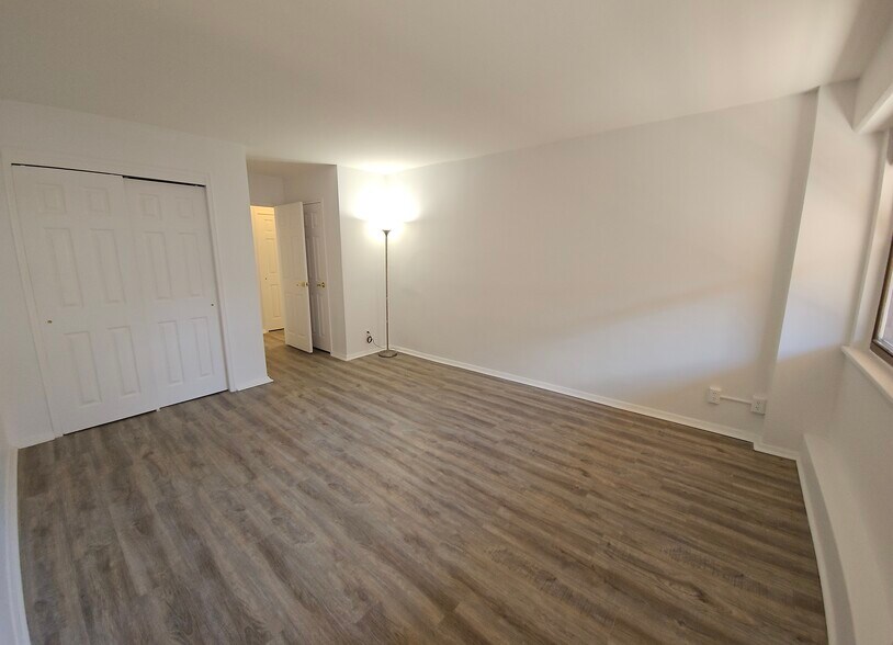 Building Photo - 8800 Boulevard East