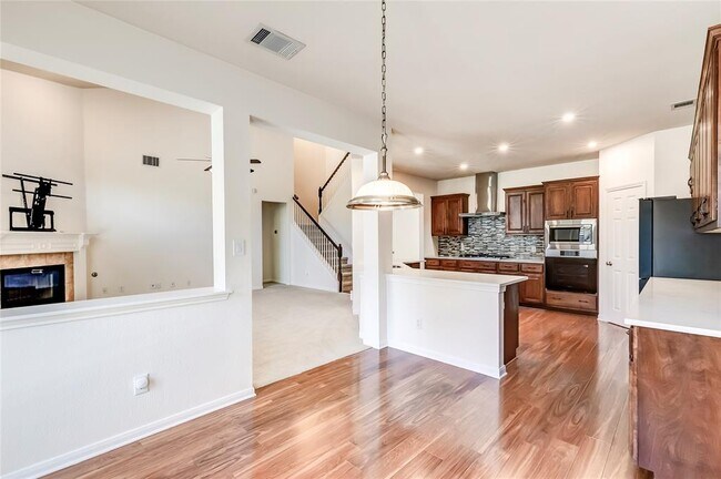 Building Photo - 15617 Pumpkin Ridge Dr