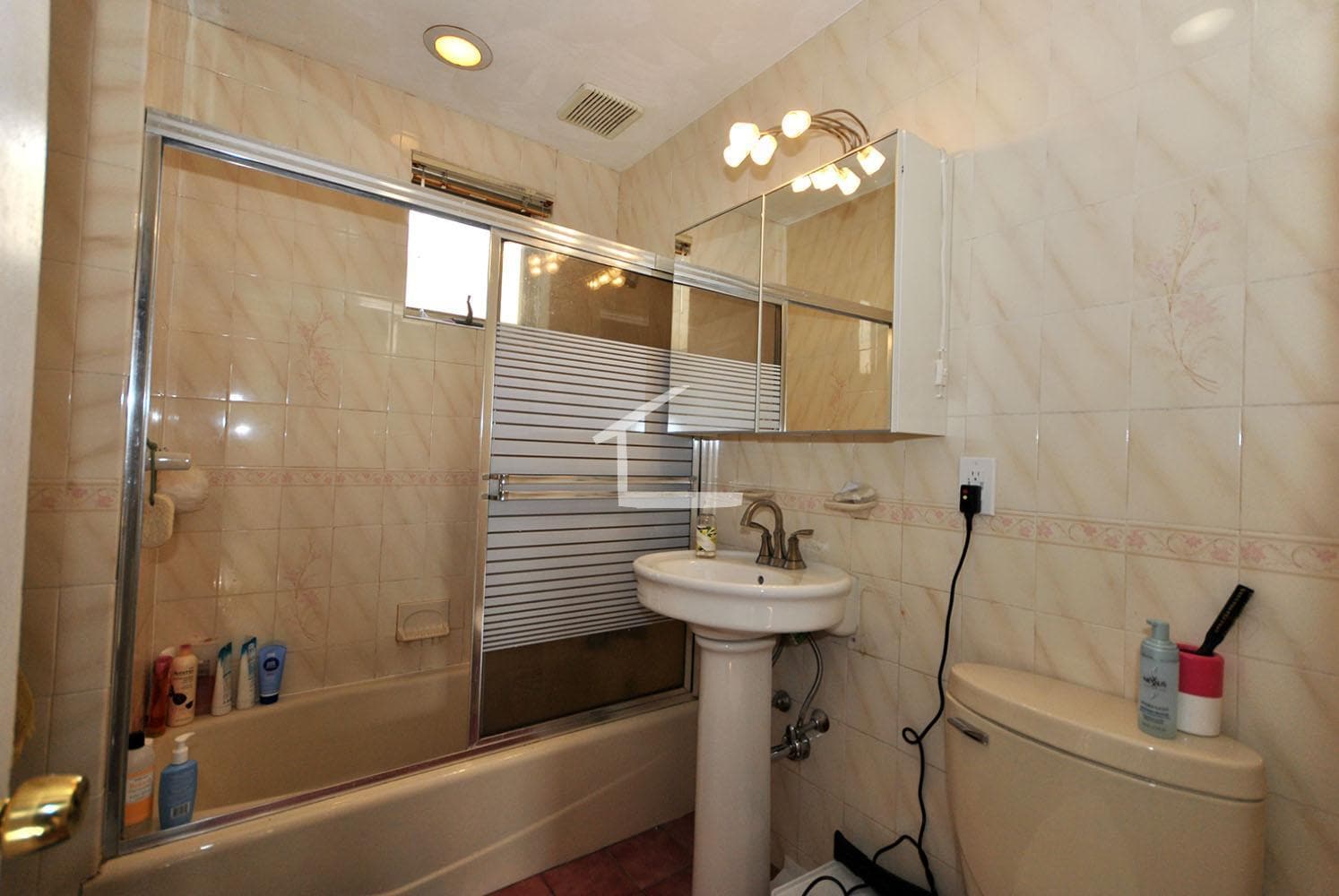 Building Photo - 215 Saint Paul St