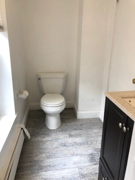 Building Photo - 28 Fleet St