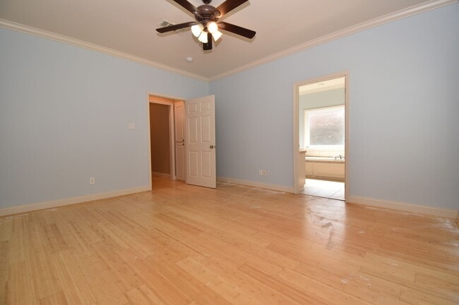Building Photo - Spacious 3 Bedroom, 2 Bath Home