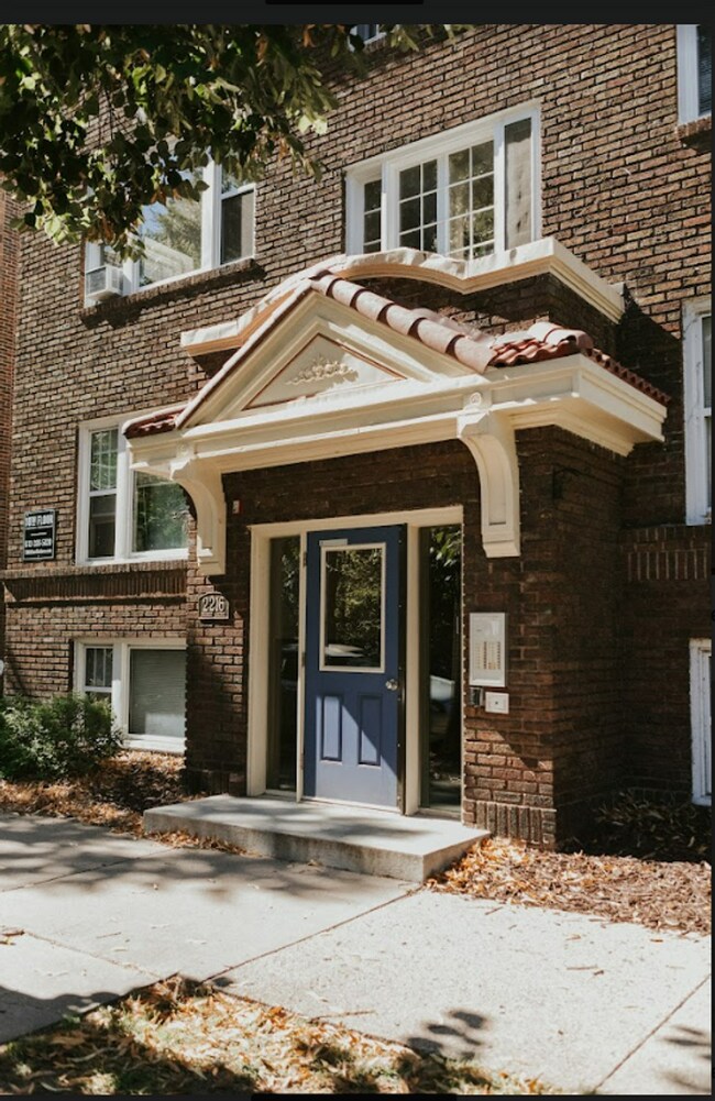 Building Photo - 2216 Harriet Ave