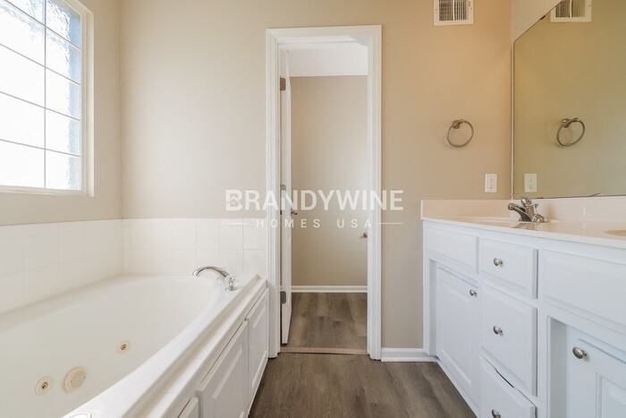 Building Photo - 809 Canter St