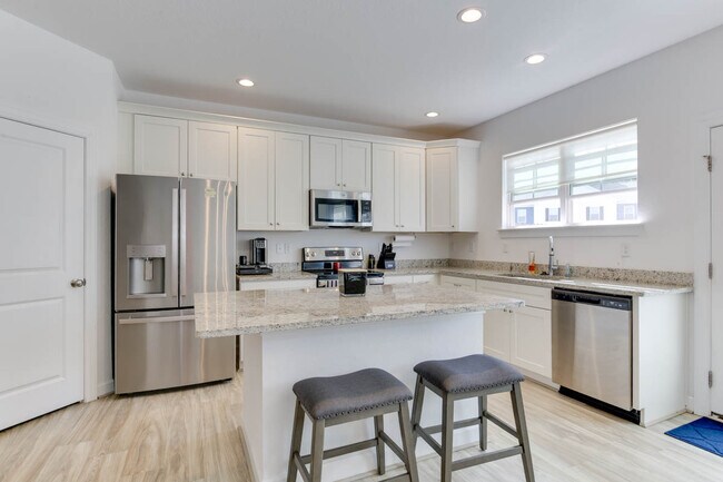 Building Photo - 2416 Trafton Pl