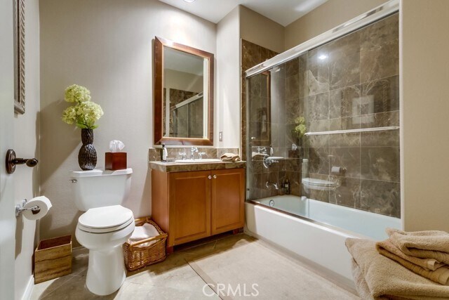 Building Photo - 11 Saraceno