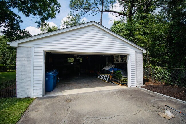 Building Photo - 1508 Hollyberry Ln