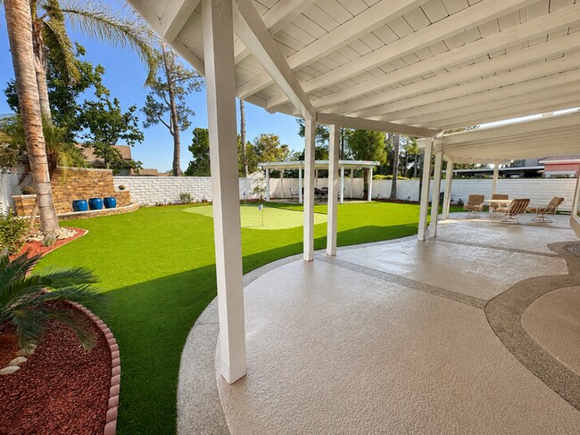 Building Photo - Furnished 4BR + Office | Putting Green Yard