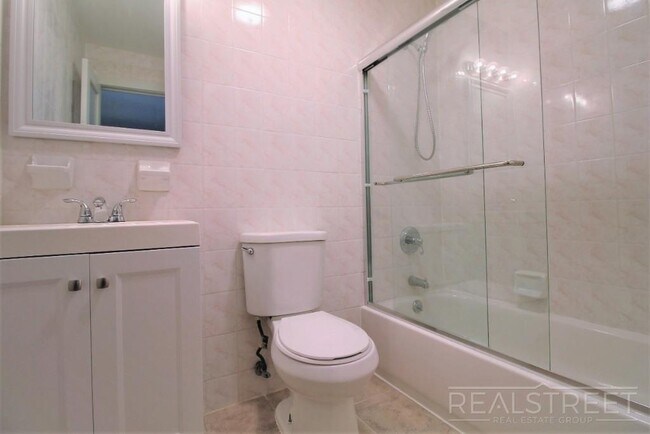 Building Photo - Stunning NEW 1 BED in PLG!