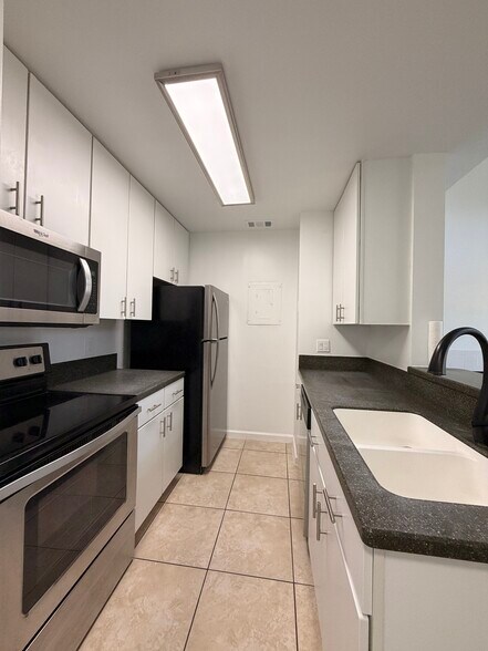 Building Photo - 6028 Westgate Dr