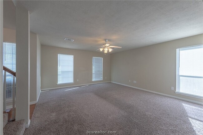 Building Photo - 2909 McLaren Dr