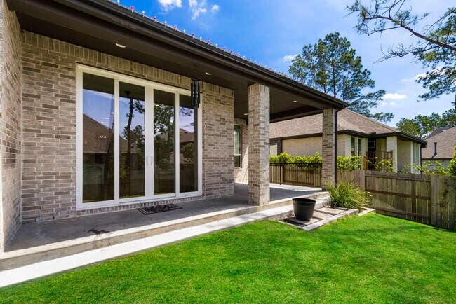 Building Photo - 415 N Hillary Step Pl