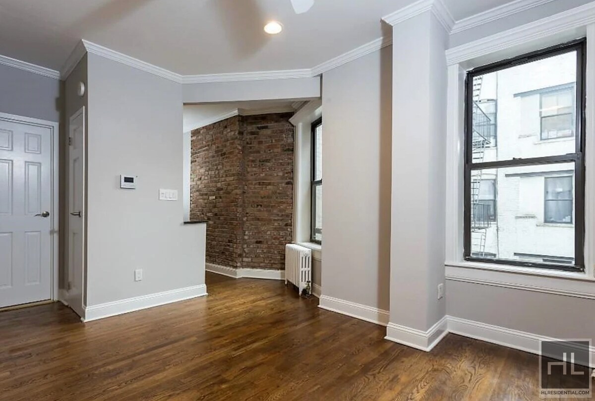 Building Photo - East 13th Street