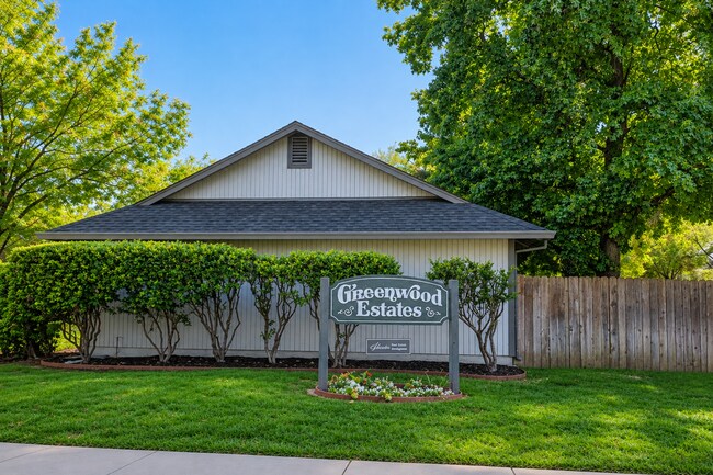 Building Photo - 2 Bed/ 1 Bath l Enclosed Backyard, Garage, In Unit W/D hookups