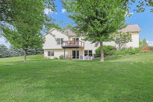 Building Photo - Spacious 5-Bedroom Retreat for Rent – Priv...