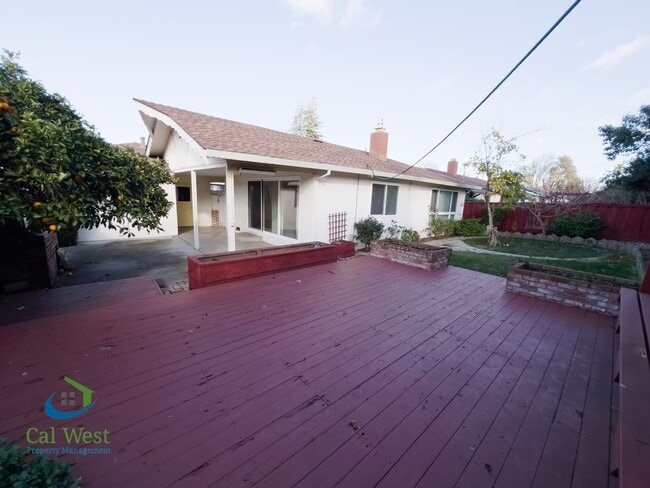Building Photo - $4,495 - Beautiful 4 beds/2 Baths Home near Los Gatos Border